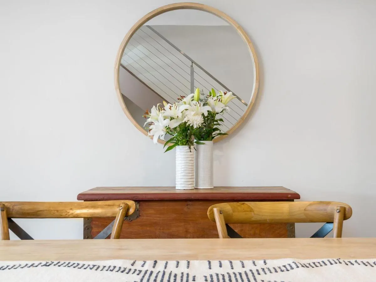 5 James Cook Apartments Byron Bay